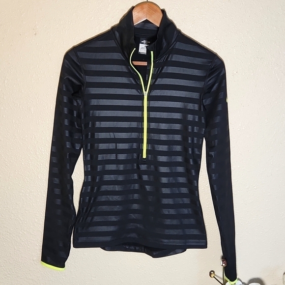 NIKE Dry Fit Shirt - Picture 1 of 6